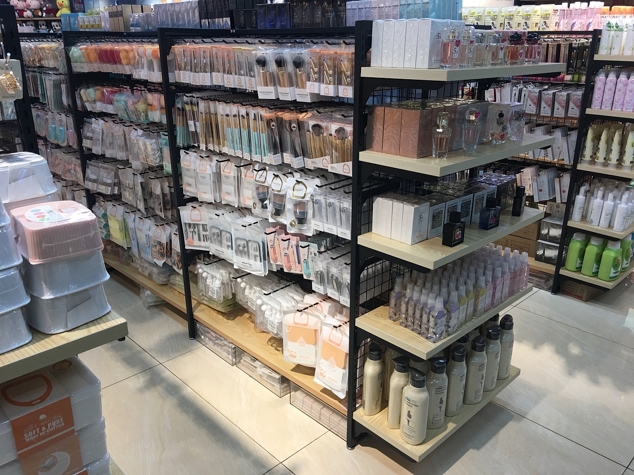 開一家NOME風格日用品店 從貨架到運營的全面準備指南